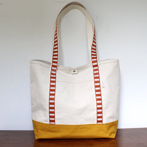 canvas travel tote: saddle + off white strap