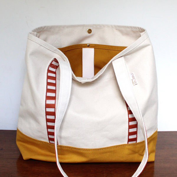 canvas travel tote: saddle + off white strap