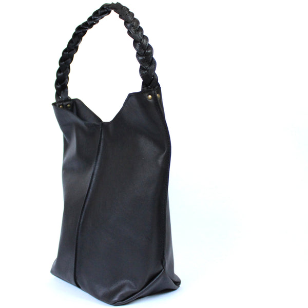 braided bucket bag: black