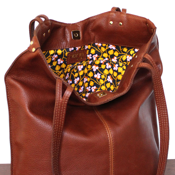 rustic tote: pebbled chestnut