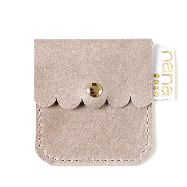 itty bitty pouch: taupe