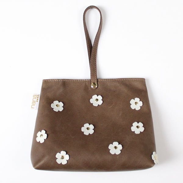 floral dumpling wristlet: cocoa