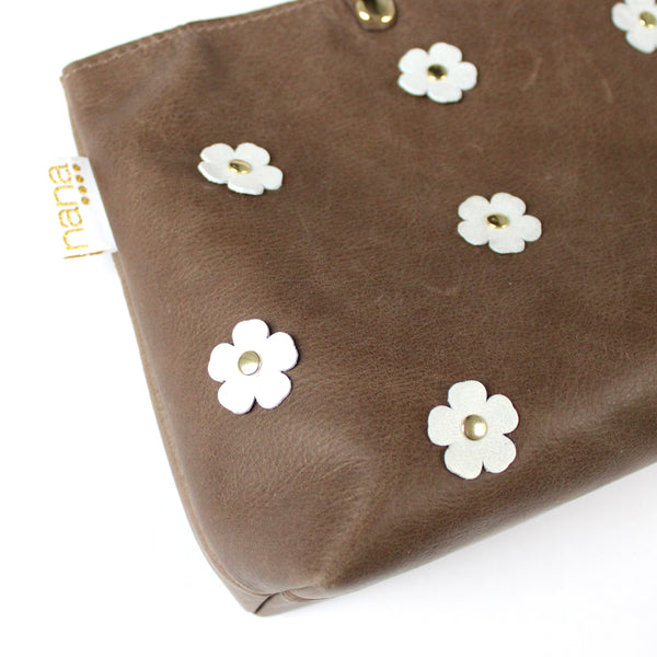 floral dumpling wristlet: cocoa