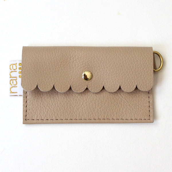 scalloped card holder: pebbled taupe