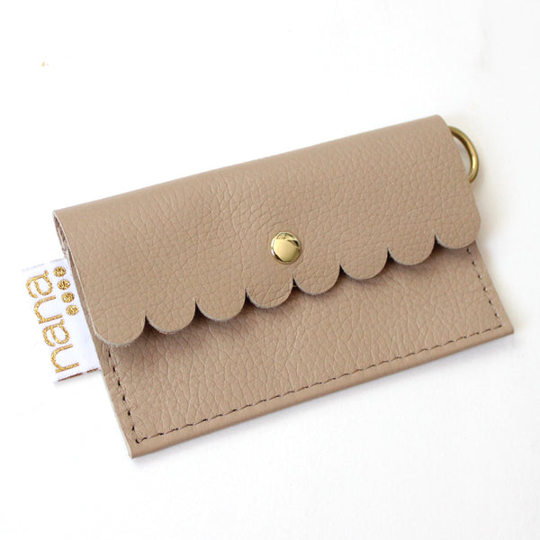 scalloped card holder: pebbled taupe